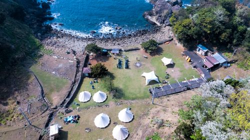 船でしか近づけない陸の孤島で、プライベートキャンプが楽しめます。