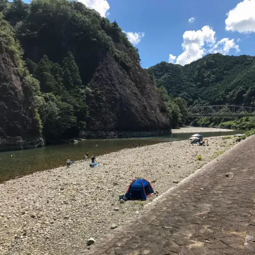 一枚岩自然公園キャンプ場 公式HPより