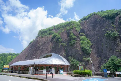 一枚岩自然公園キャンプ場 公式HPより