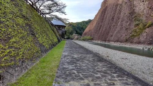 一枚岩自然公園キャンプ場 公式HPより